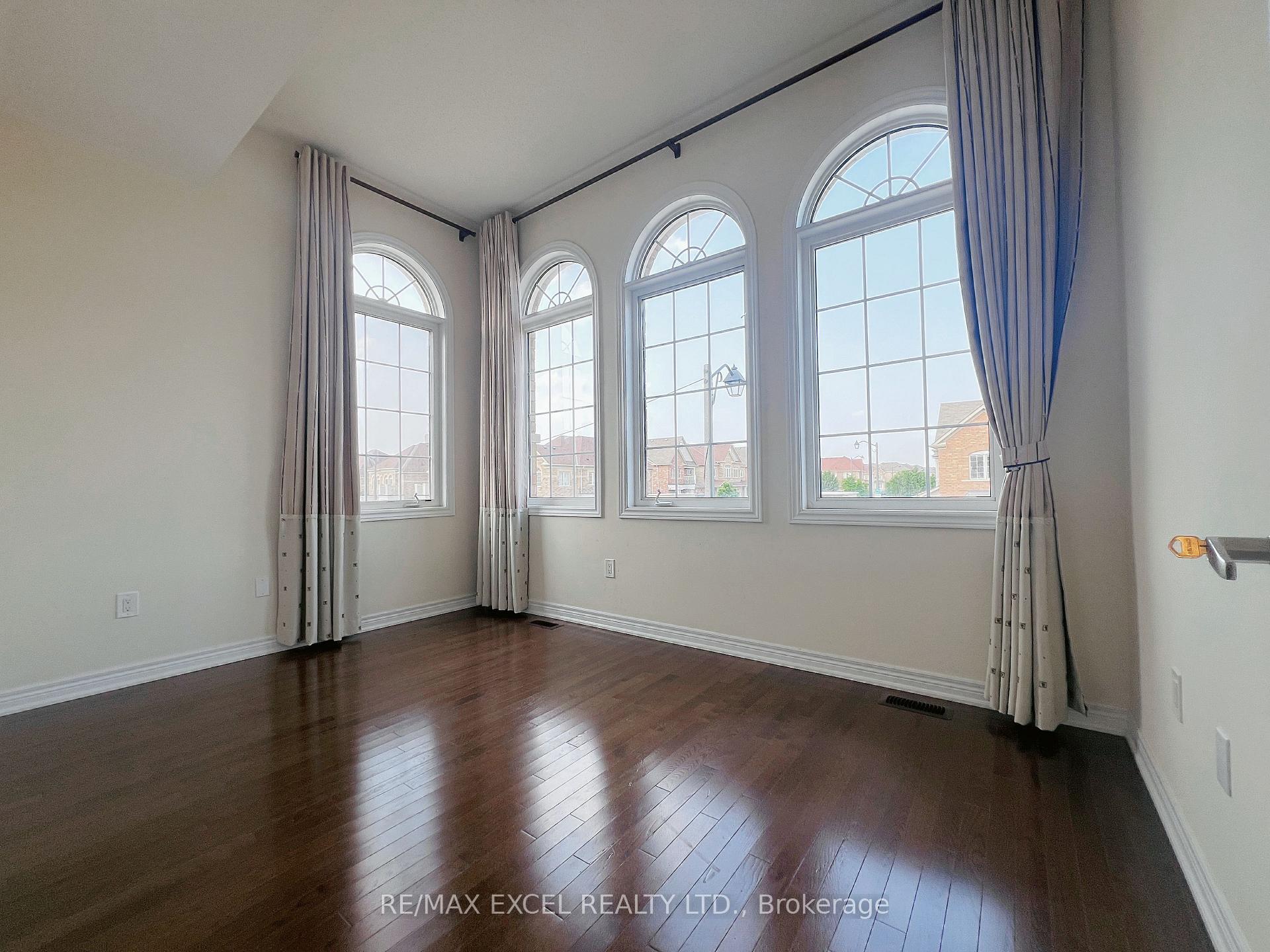 Photo 14 of 76 Brock Avenue, Markham, Berczy — HOMEH
