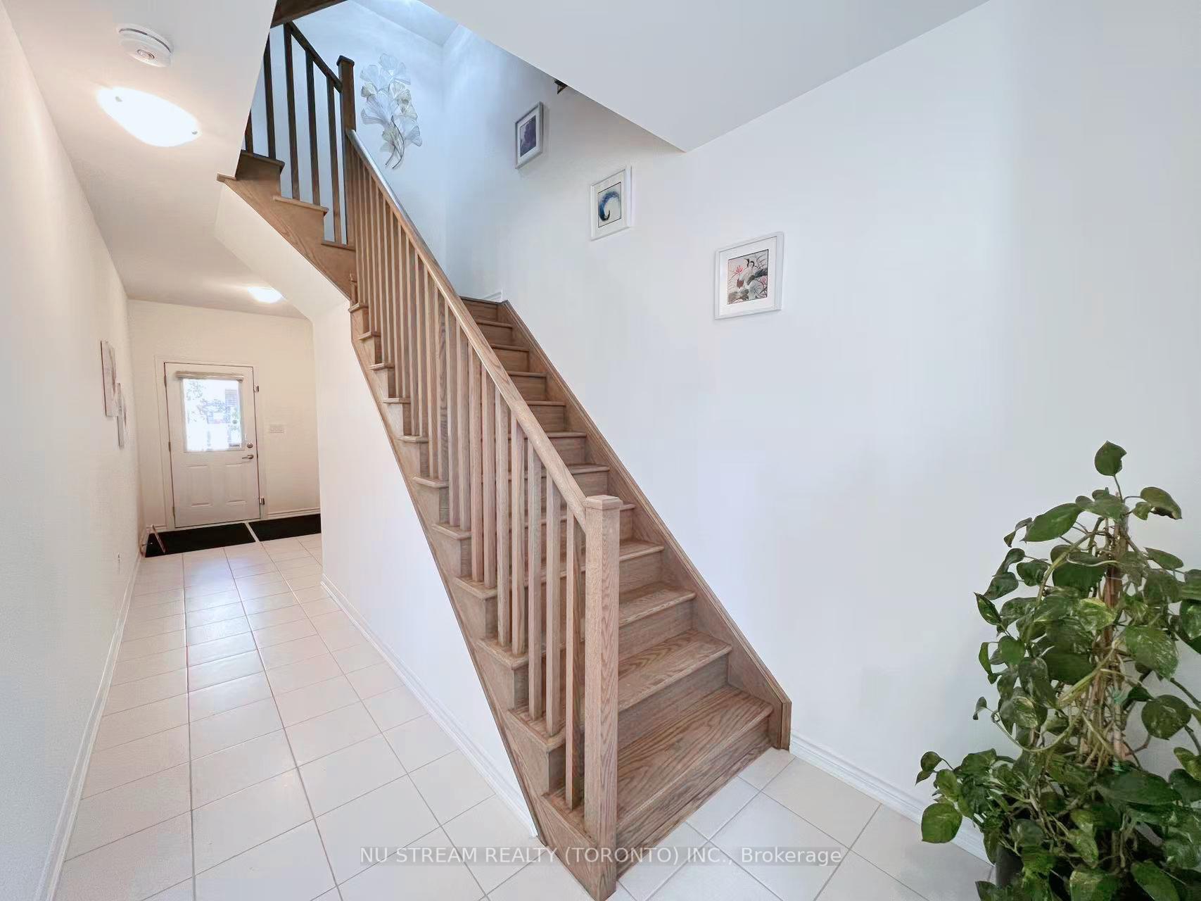 Photo 3 of 32 Chicago Lane, Markham, Wismer — HOMEH