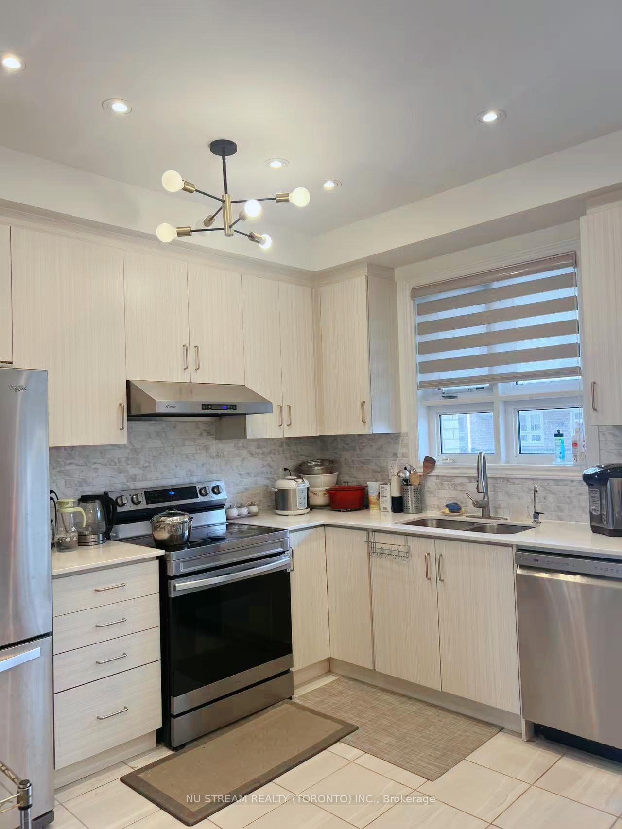 Photo 4 of 32 Chicago Lane, Markham, Wismer — HOMEH