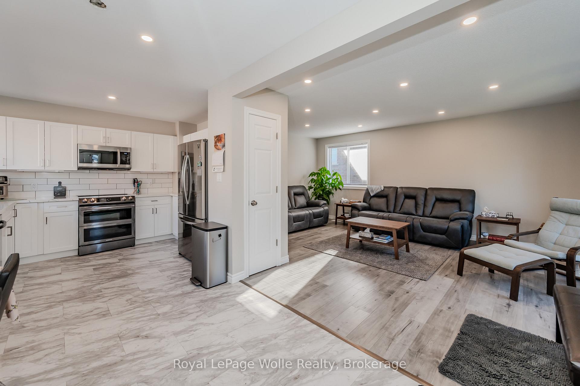 Photo 5 of 48 Summerhill Crescent, Kitchener — HOMEH
