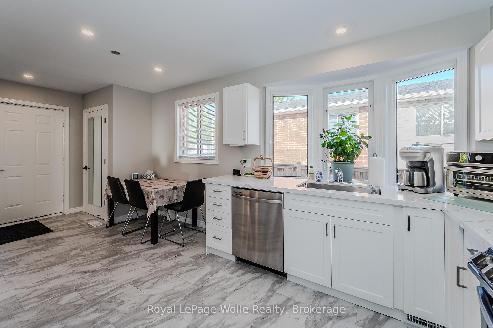 Photo 8 of 48 Summerhill Crescent, Kitchener — HOMEH