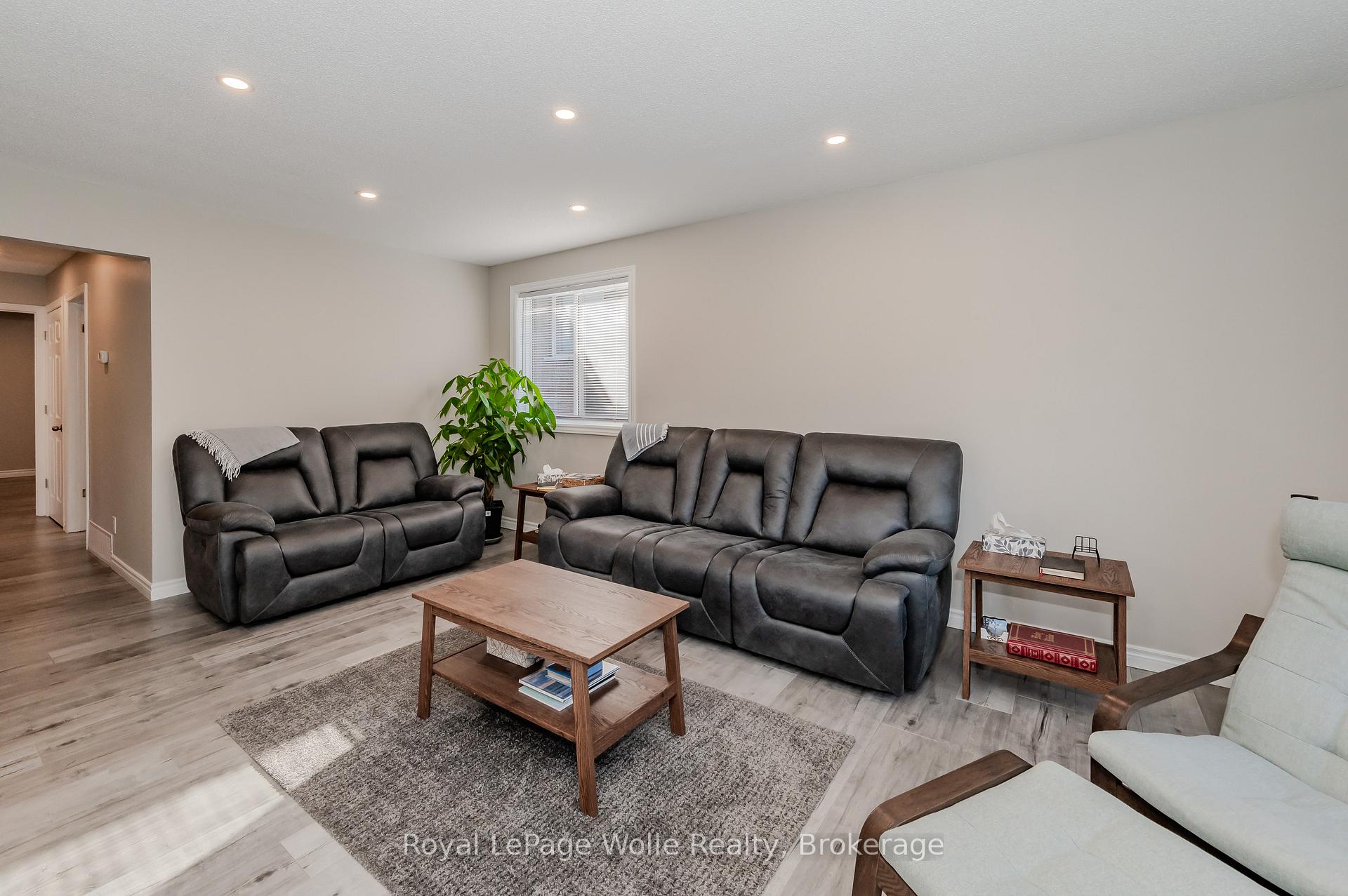 Photo 10 of 48 Summerhill Crescent, Kitchener — HOMEH