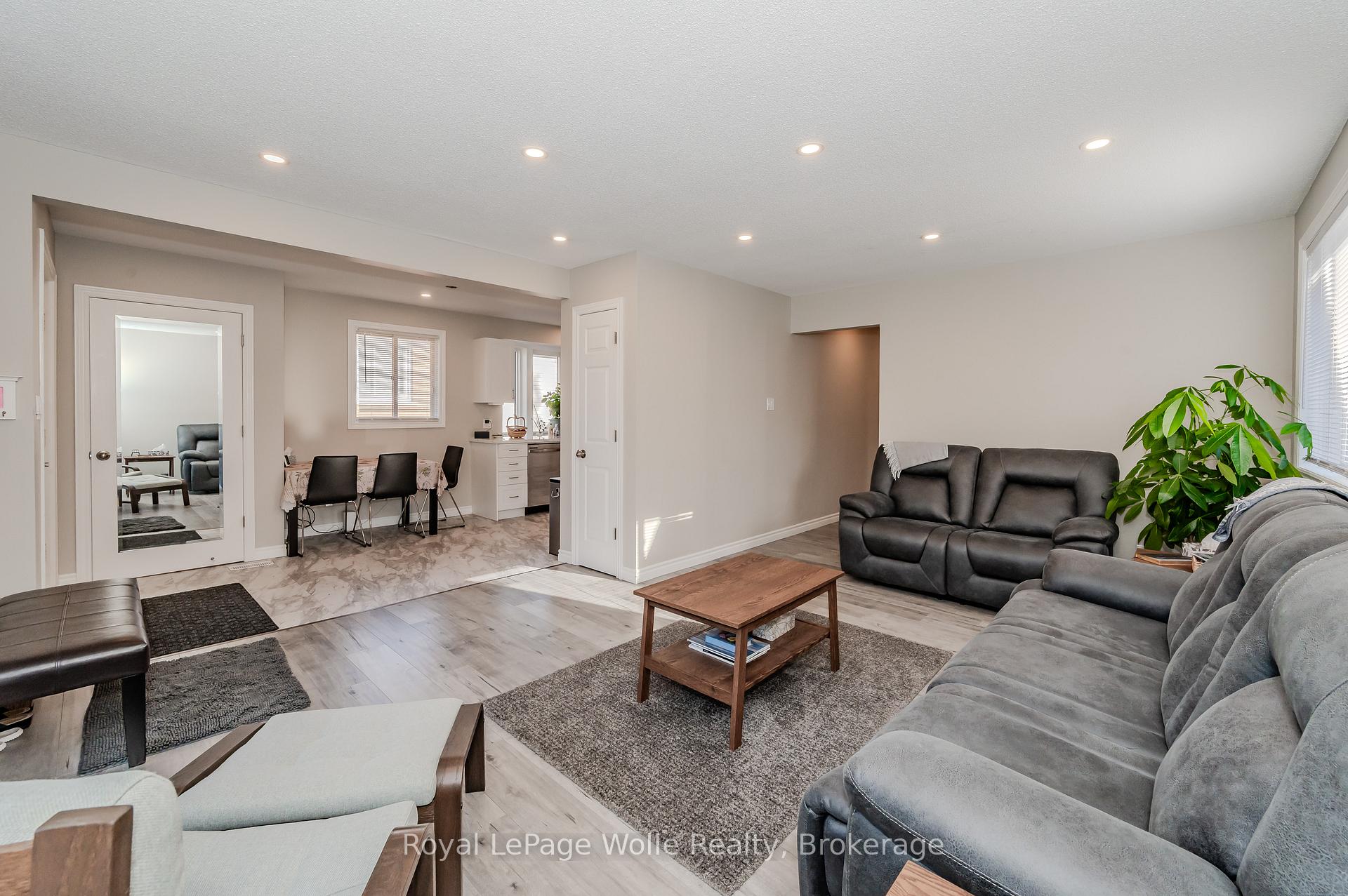 Photo 11 of 48 Summerhill Crescent, Kitchener — HOMEH