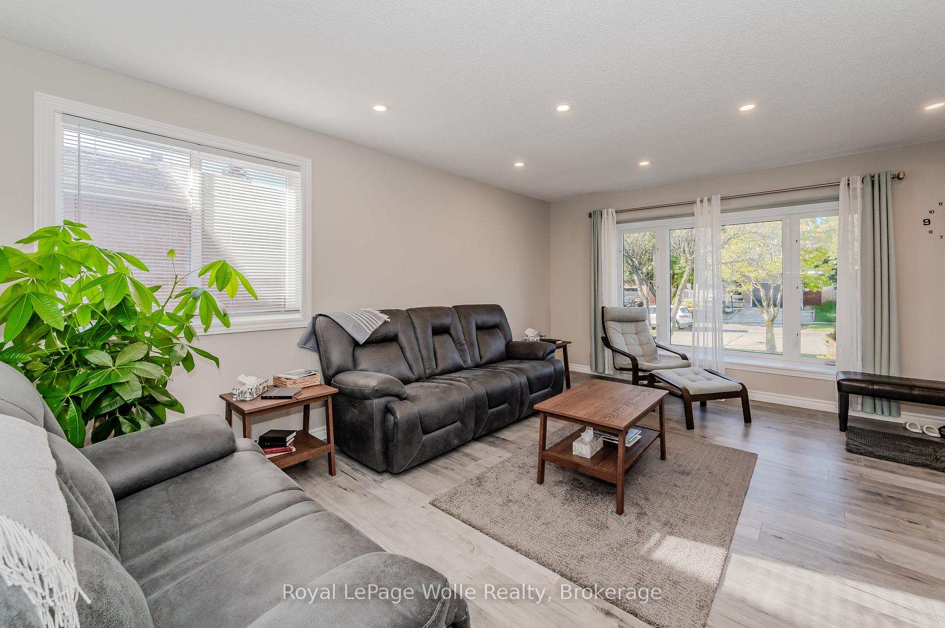 Photo 12 of 48 Summerhill Crescent, Kitchener — HOMEH