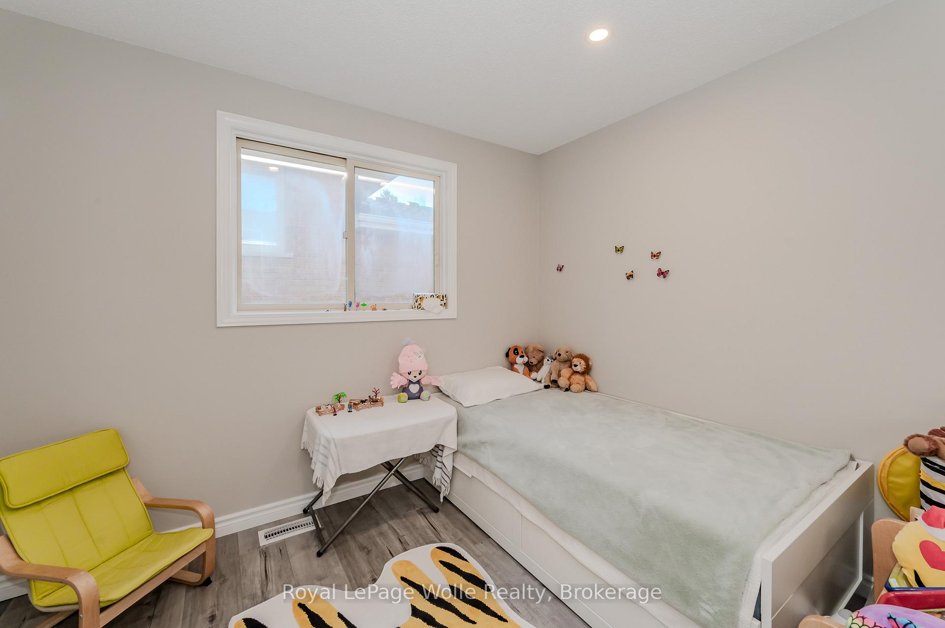 Photo 13 of 48 Summerhill Crescent, Kitchener — HOMEH