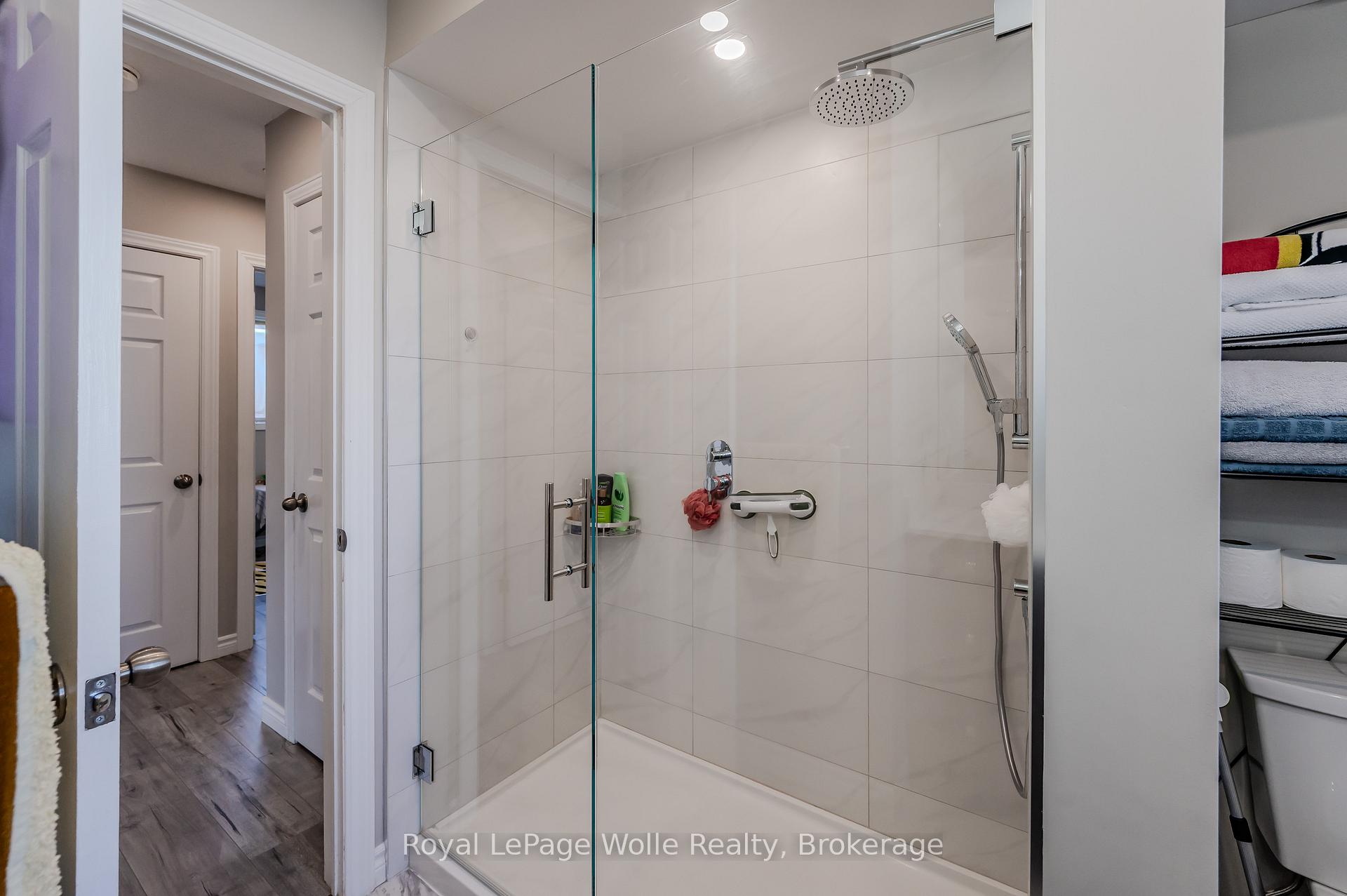 Photo 20 of 48 Summerhill Crescent, Kitchener — HOMEH