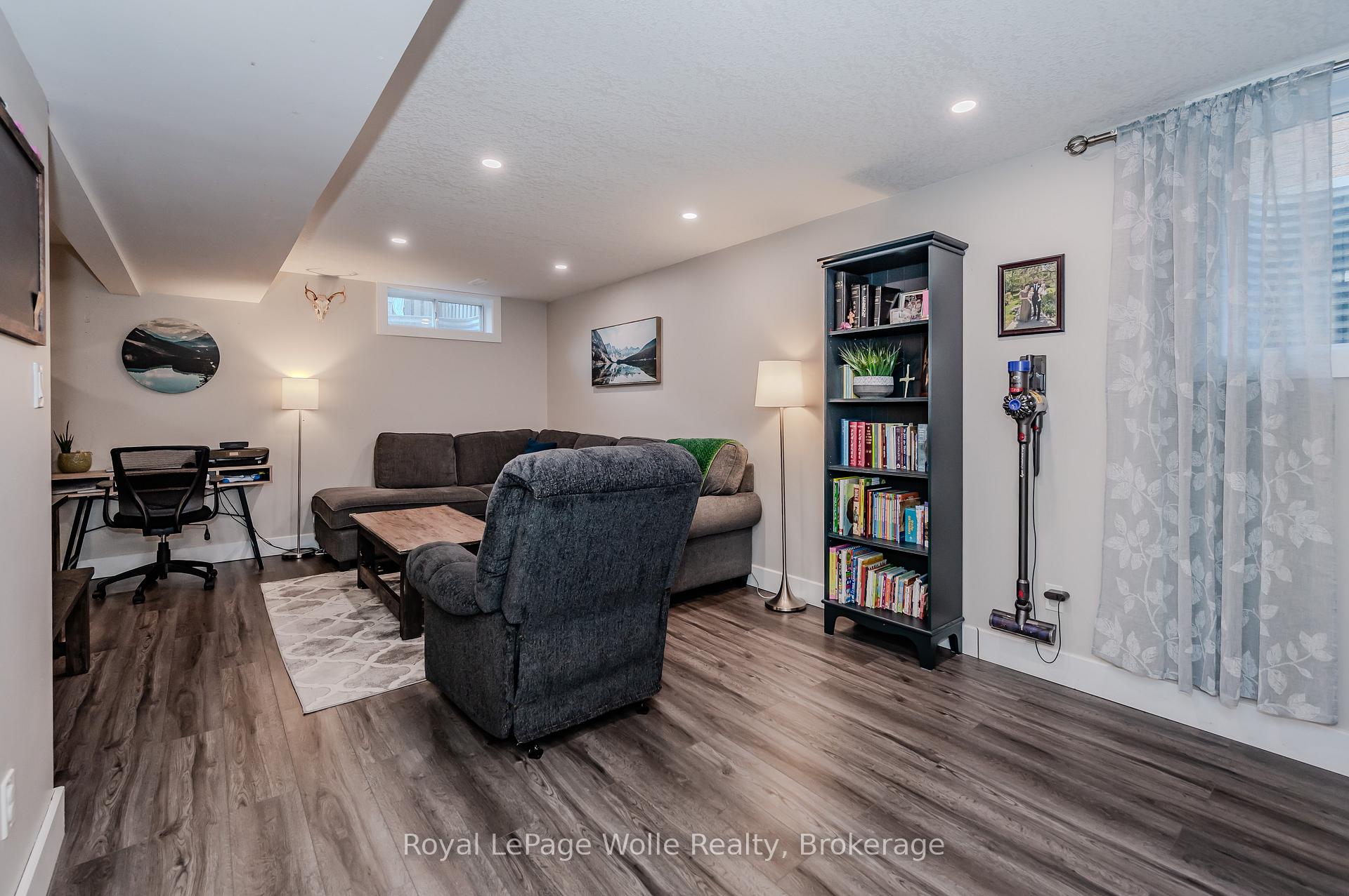 Photo 23 of 48 Summerhill Crescent, Kitchener — HOMEH
