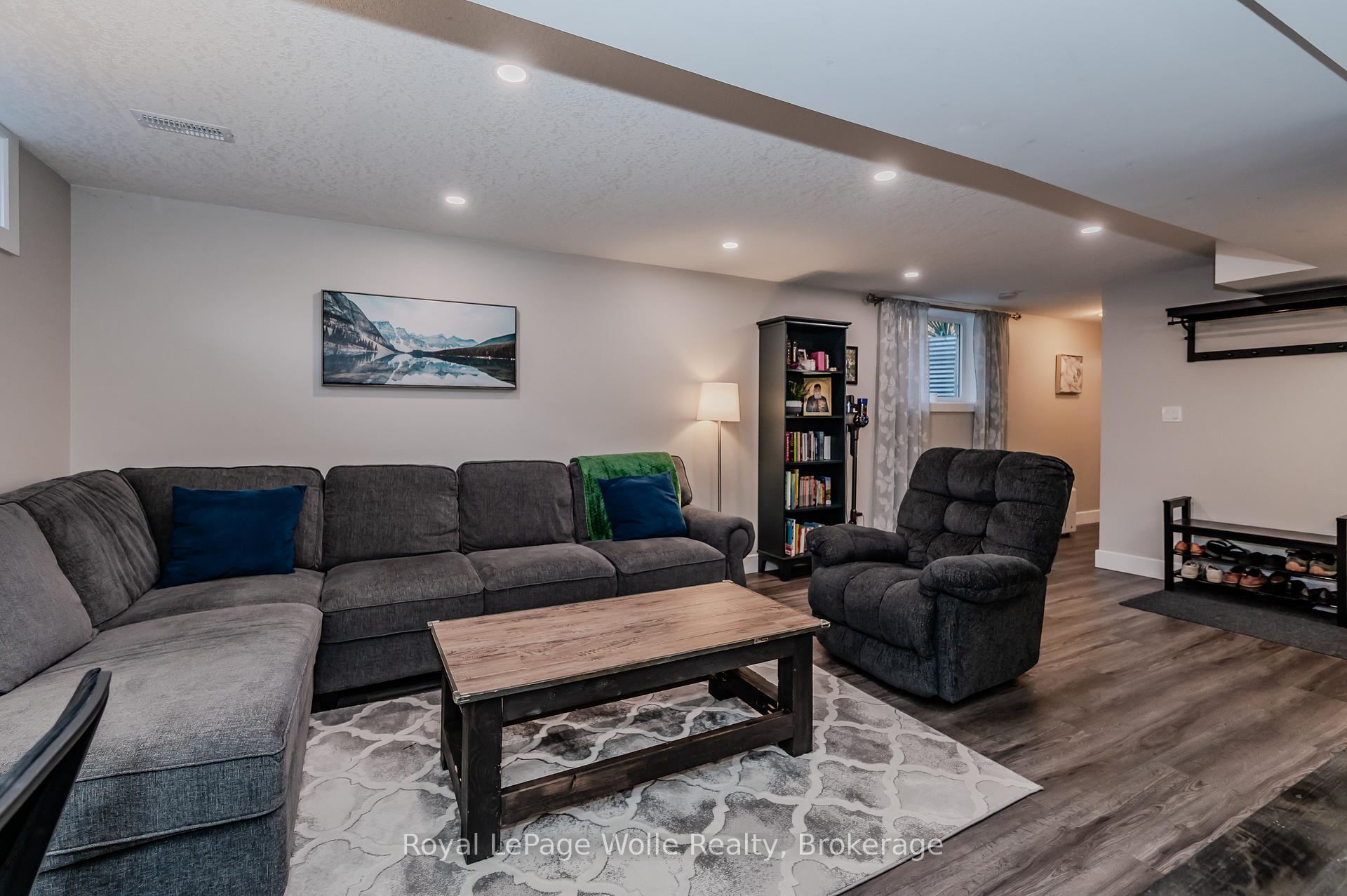 Photo 25 of 48 Summerhill Crescent, Kitchener — HOMEH