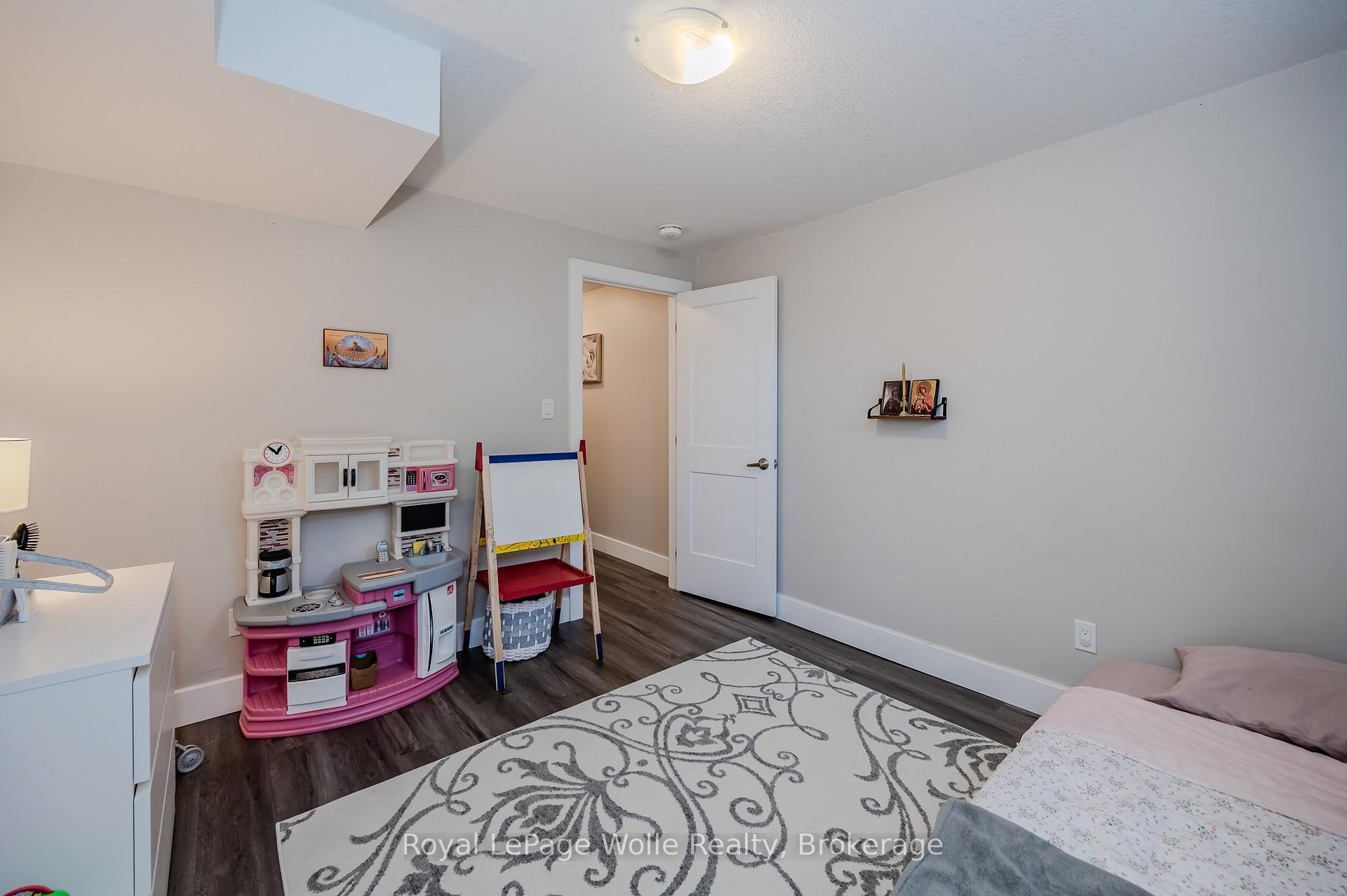 Photo 32 of 48 Summerhill Crescent, Kitchener — HOMEH