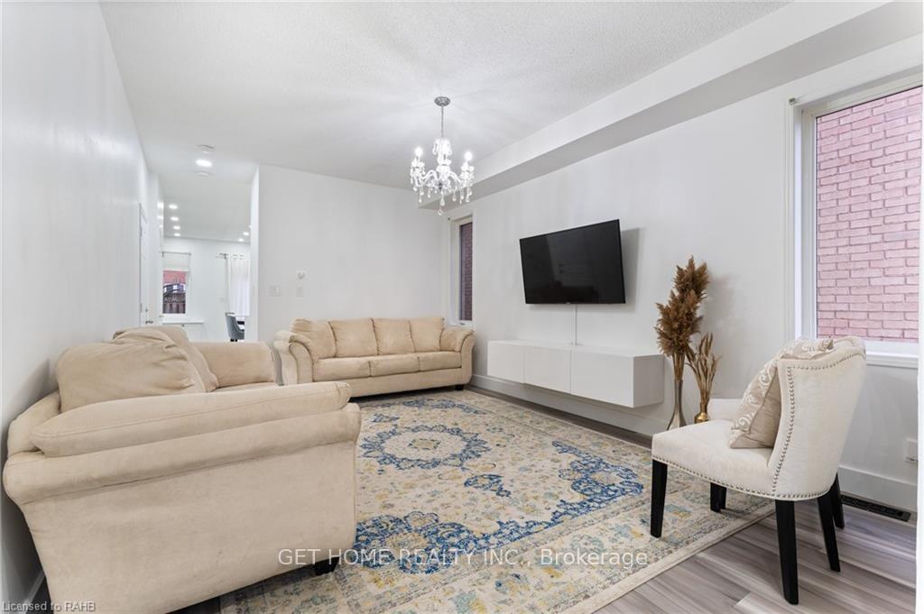 Photo 3 of Unit Main, 28 Panorama Way, Hamilton, Winona Park — HOMEH