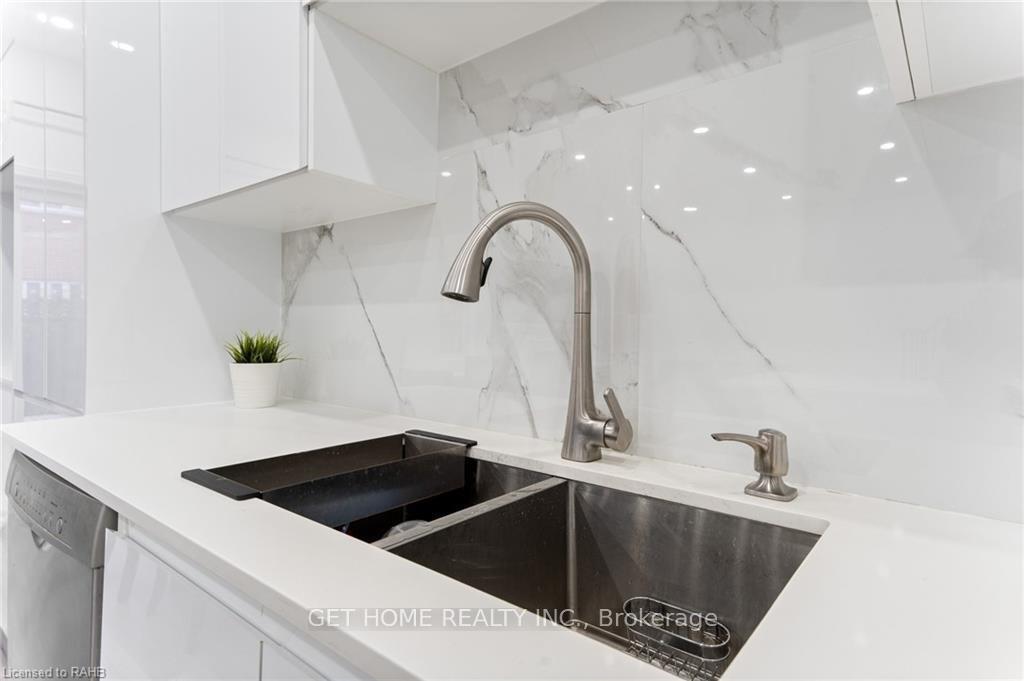 Photo 7 of Unit Main, 28 Panorama Way, Hamilton, Winona Park — HOMEH