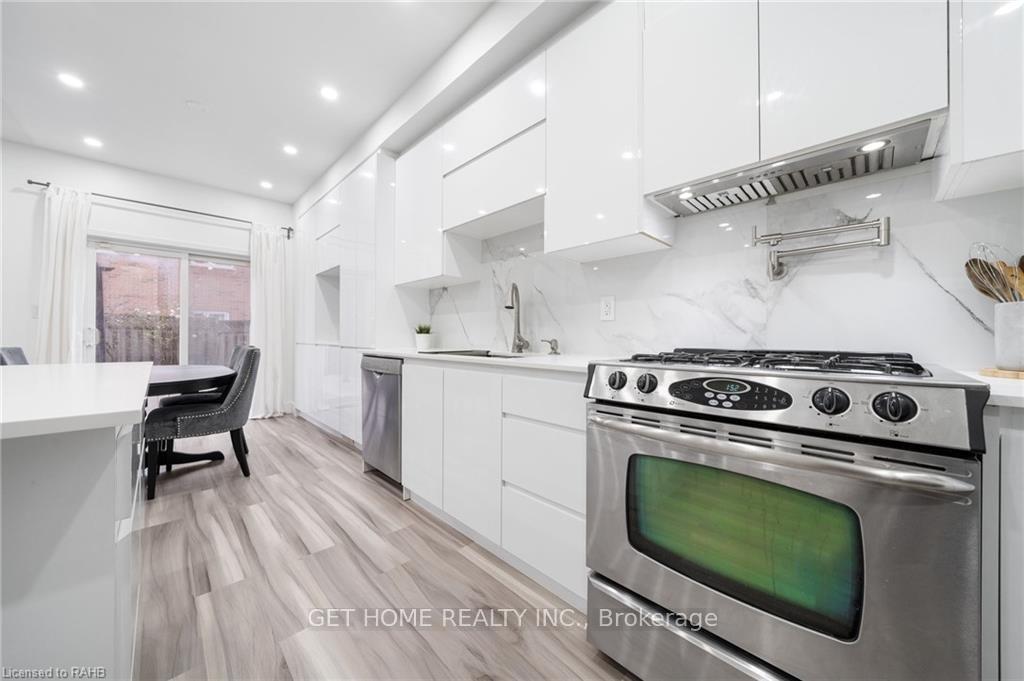 Photo 8 of Unit Main, 28 Panorama Way, Hamilton, Winona Park — HOMEH