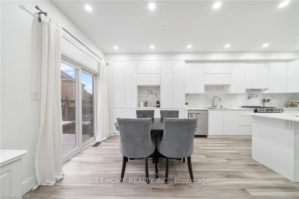 Photo 9 of Unit Main, 28 Panorama Way, Hamilton, Winona Park — HOMEH