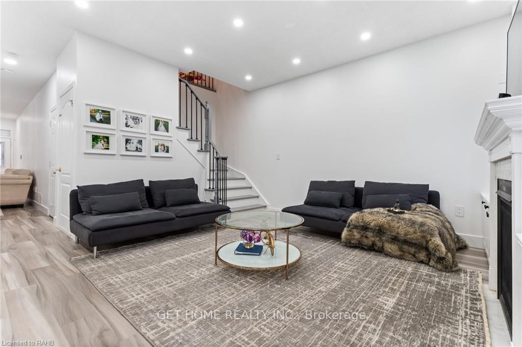Photo 10 of Unit Main, 28 Panorama Way, Hamilton, Winona Park — HOMEH