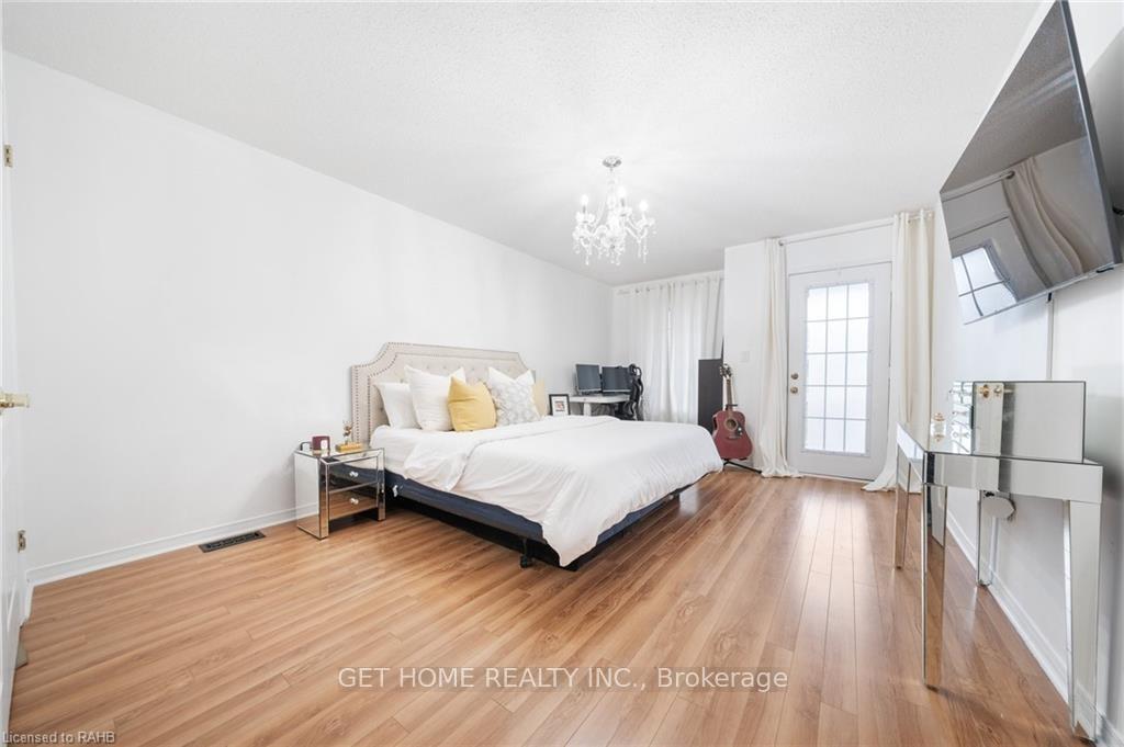 Photo 12 of Unit Main, 28 Panorama Way, Hamilton, Winona Park — HOMEH