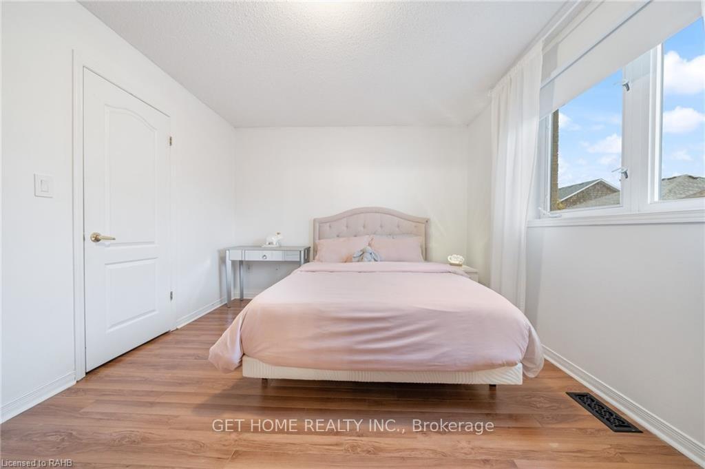 Photo 14 of Unit Main, 28 Panorama Way, Hamilton, Winona Park — HOMEH