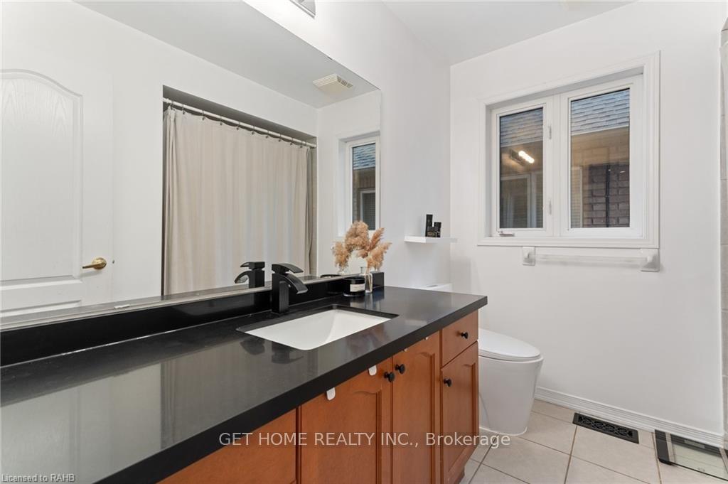 Photo 16 of Unit Main, 28 Panorama Way, Hamilton, Winona Park — HOMEH