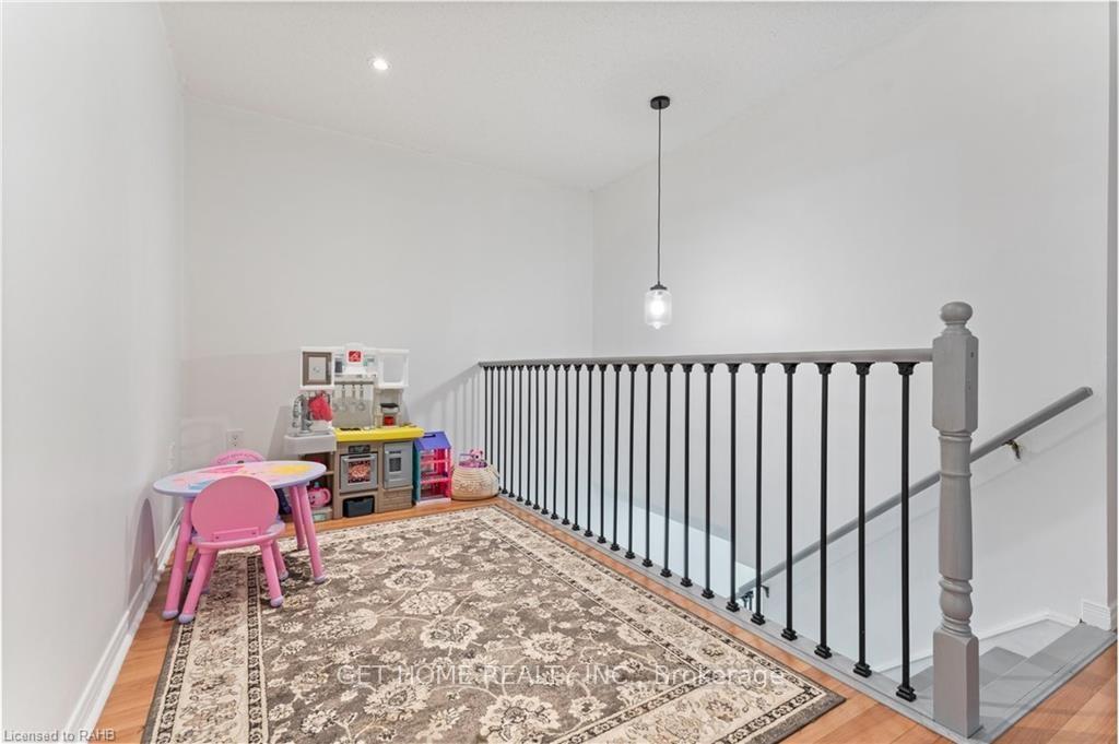 Photo 17 of Unit Main, 28 Panorama Way, Hamilton, Winona Park — HOMEH