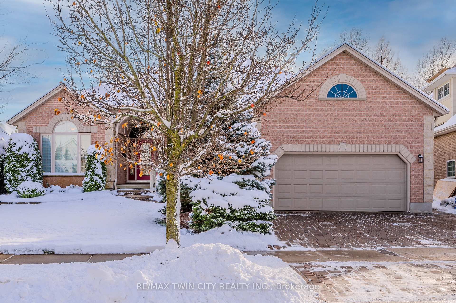 Photo 2 of 63 Templeton Drive, Kitchener — HOMEH