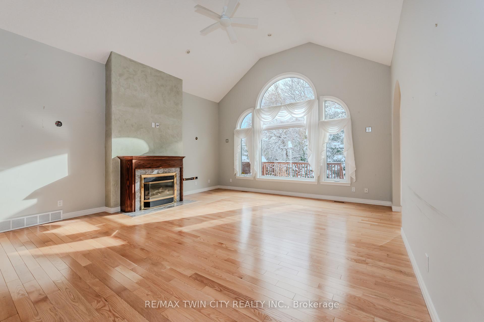 Photo 4 of 63 Templeton Drive, Kitchener — HOMEH