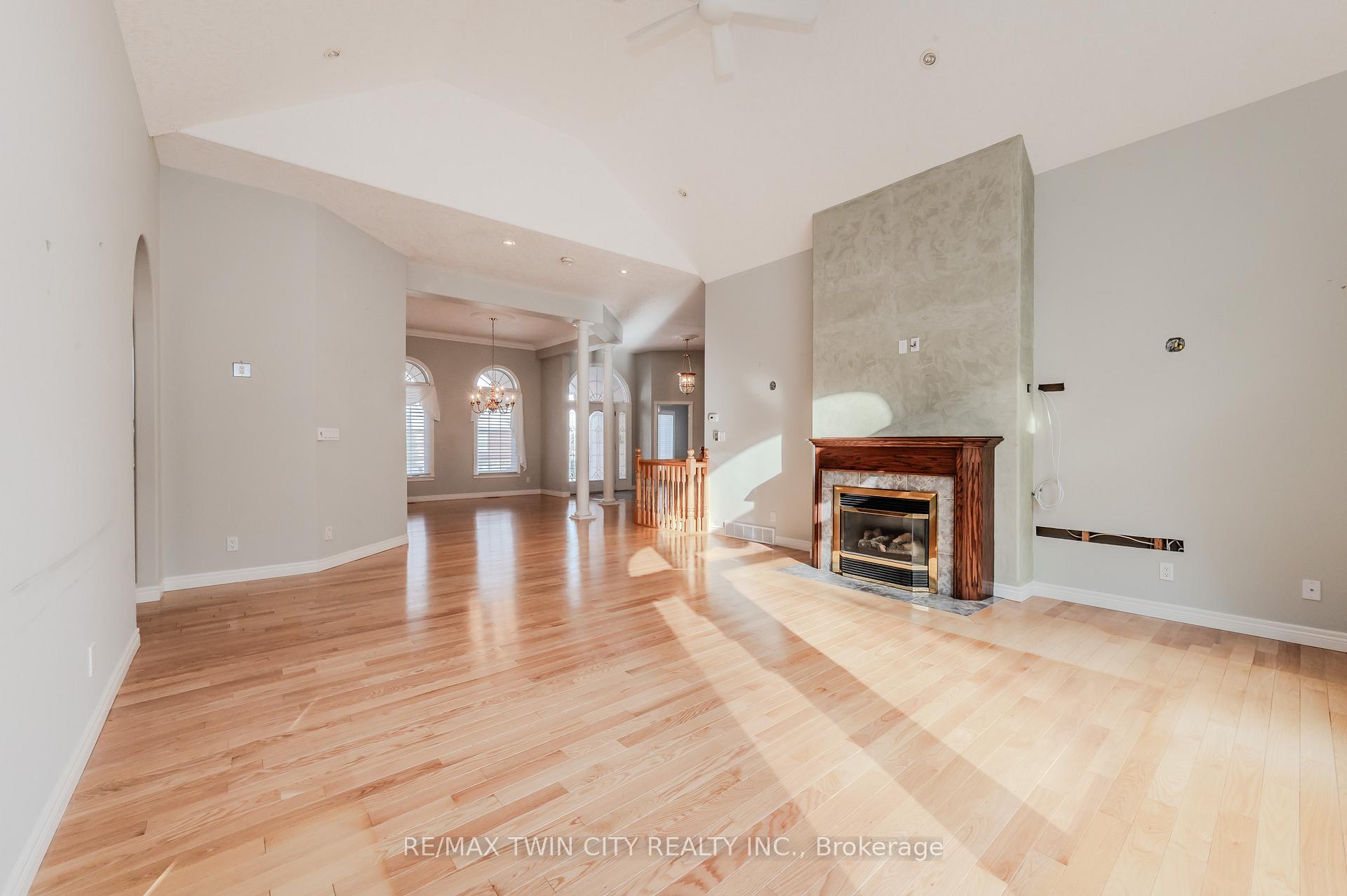 Photo 5 of 63 Templeton Drive, Kitchener — HOMEH