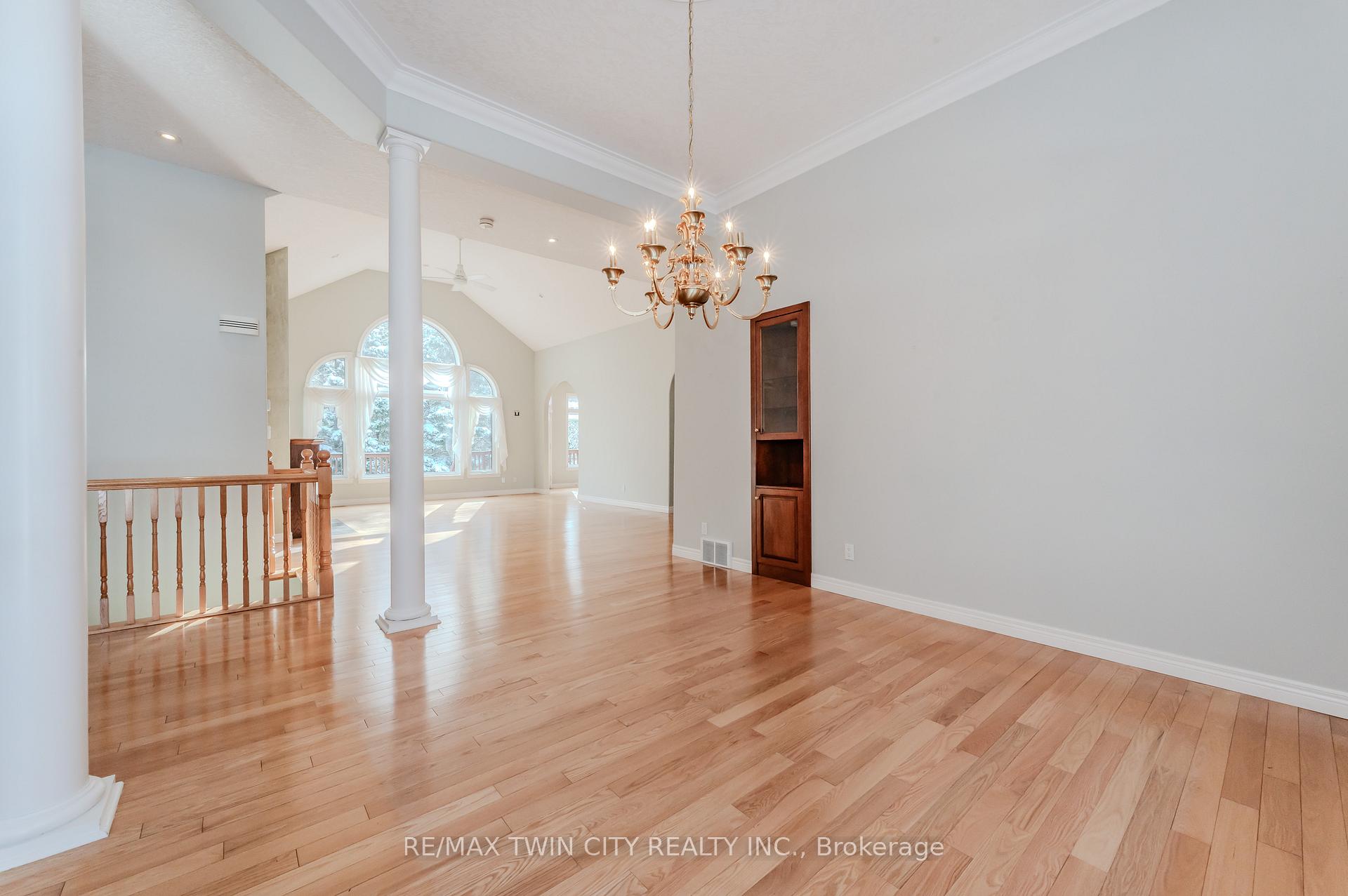 Photo 8 of 63 Templeton Drive, Kitchener — HOMEH