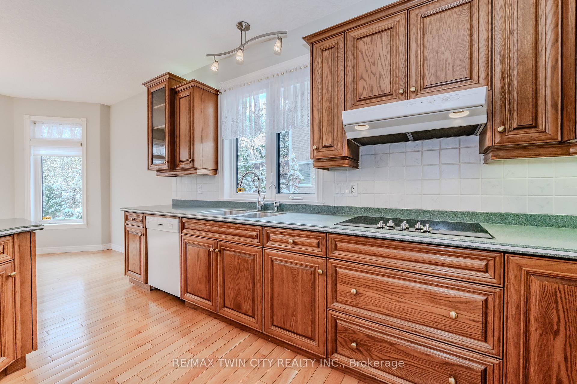 Photo 11 of 63 Templeton Drive, Kitchener — HOMEH