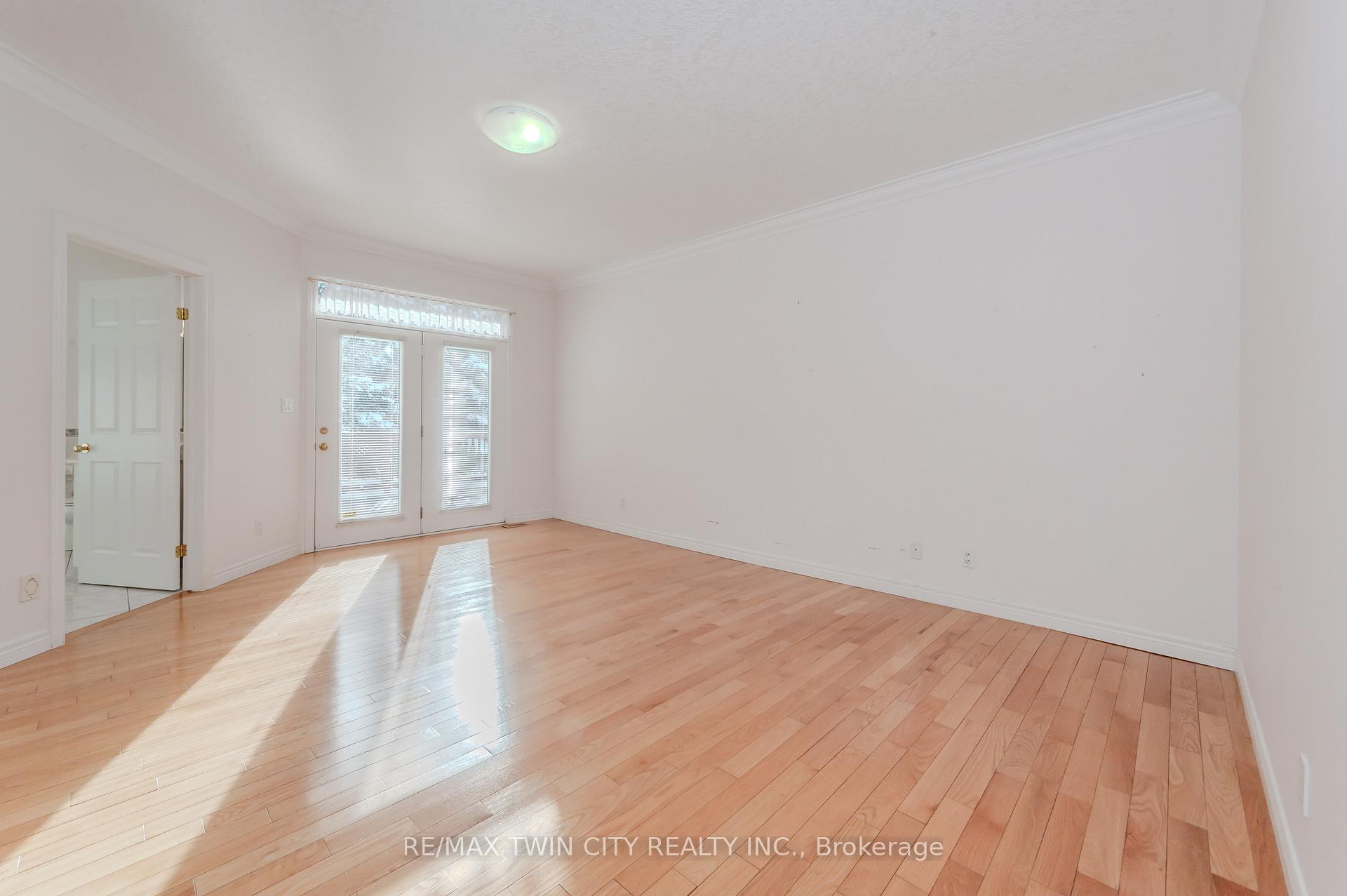 Photo 17 of 63 Templeton Drive, Kitchener — HOMEH