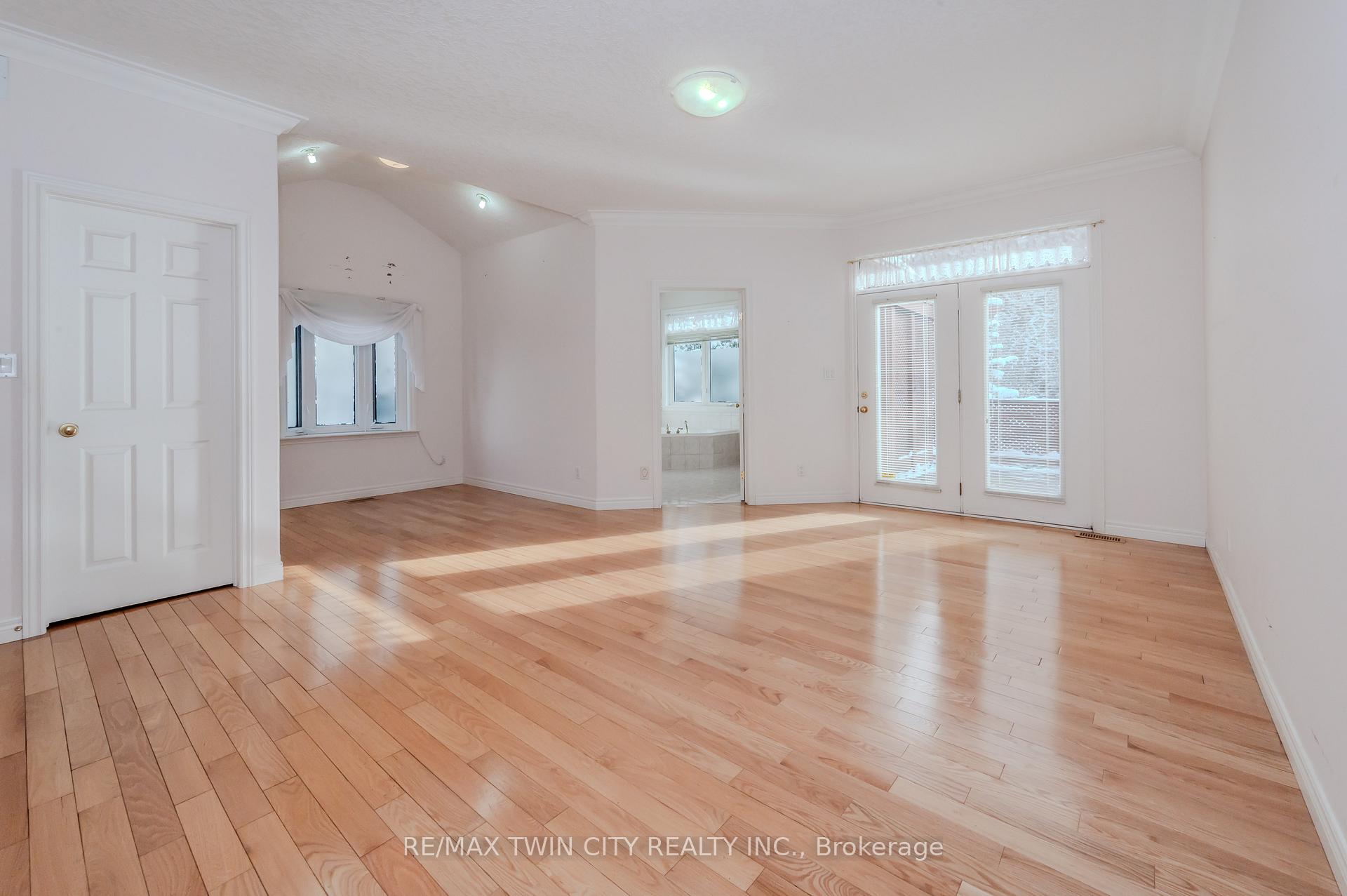 Photo 18 of 63 Templeton Drive, Kitchener — HOMEH