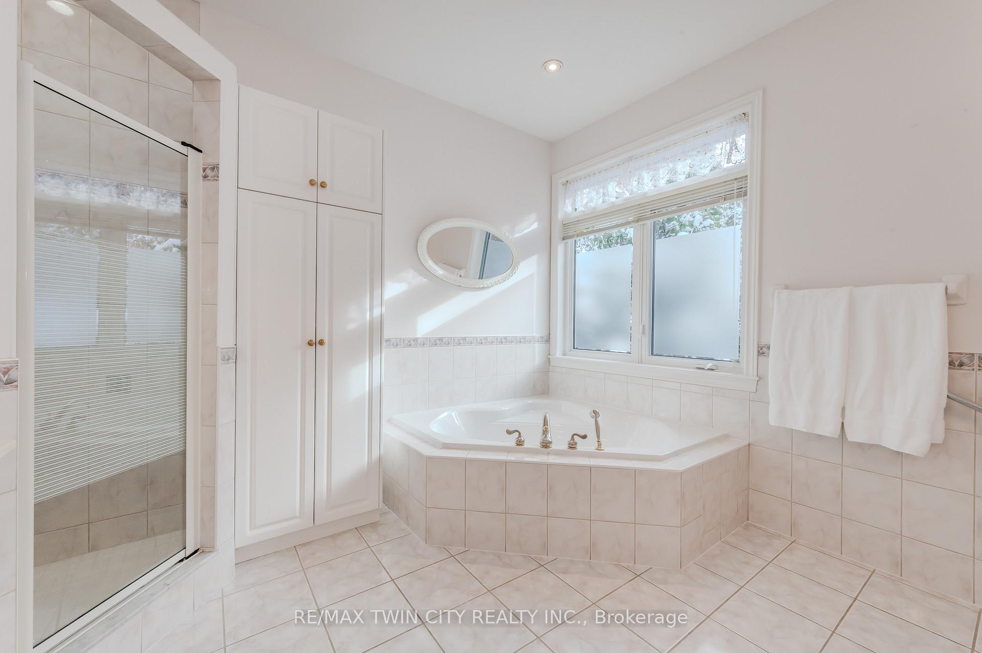 Photo 19 of 63 Templeton Drive, Kitchener — HOMEH