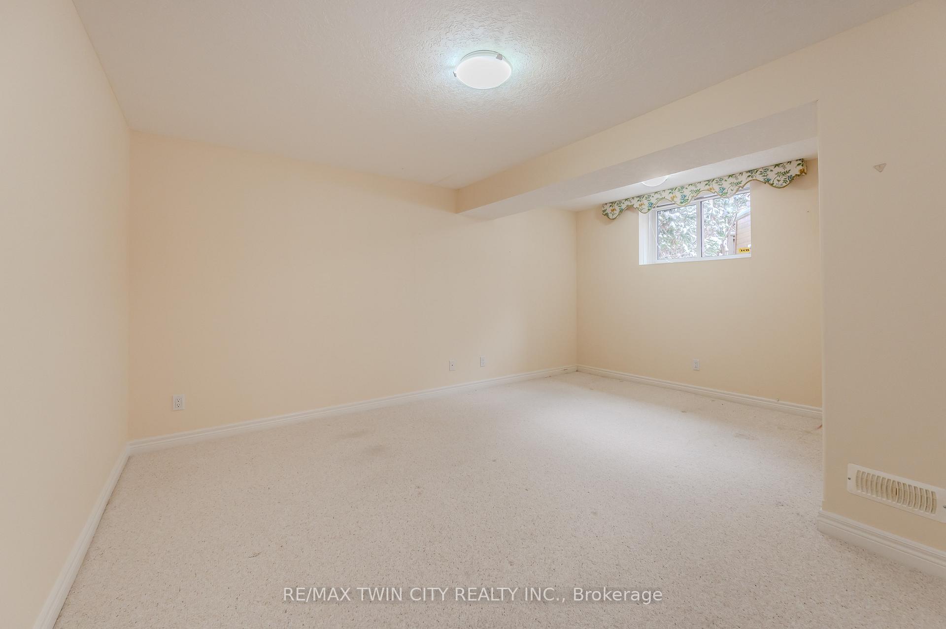 Photo 29 of 63 Templeton Drive, Kitchener — HOMEH