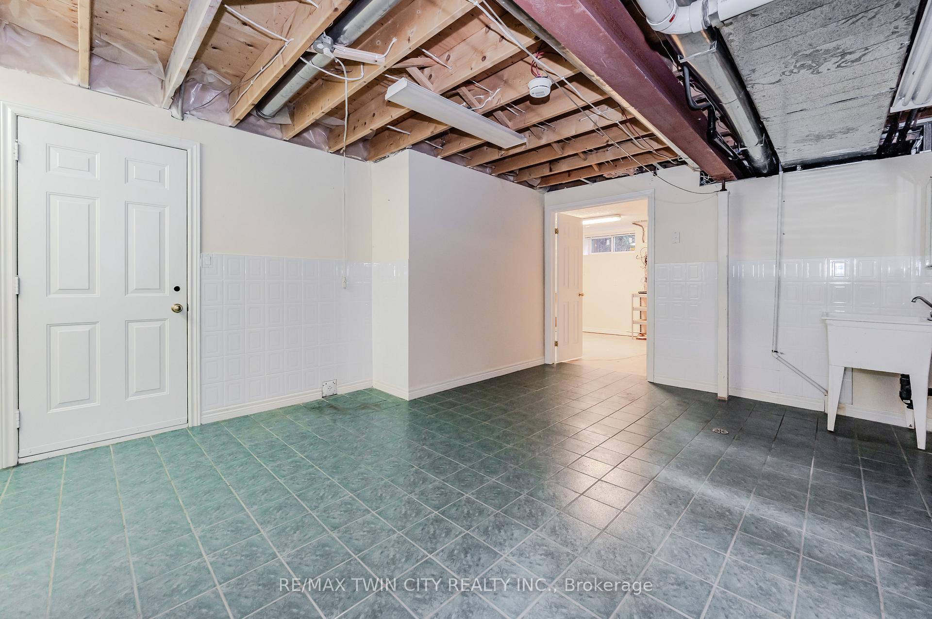 Photo 32 of 63 Templeton Drive, Kitchener — HOMEH