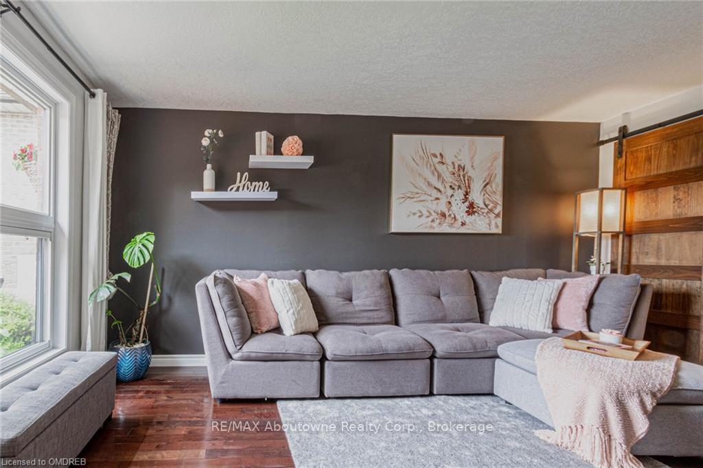 Photo 2 of 96 Montana Crescent, Kitchener, Forest Heights — HOMEH