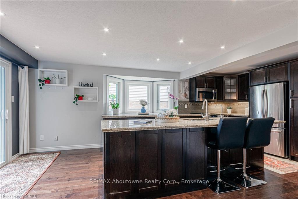 Photo 5 of 96 Montana Crescent, Kitchener, Forest Heights — HOMEH