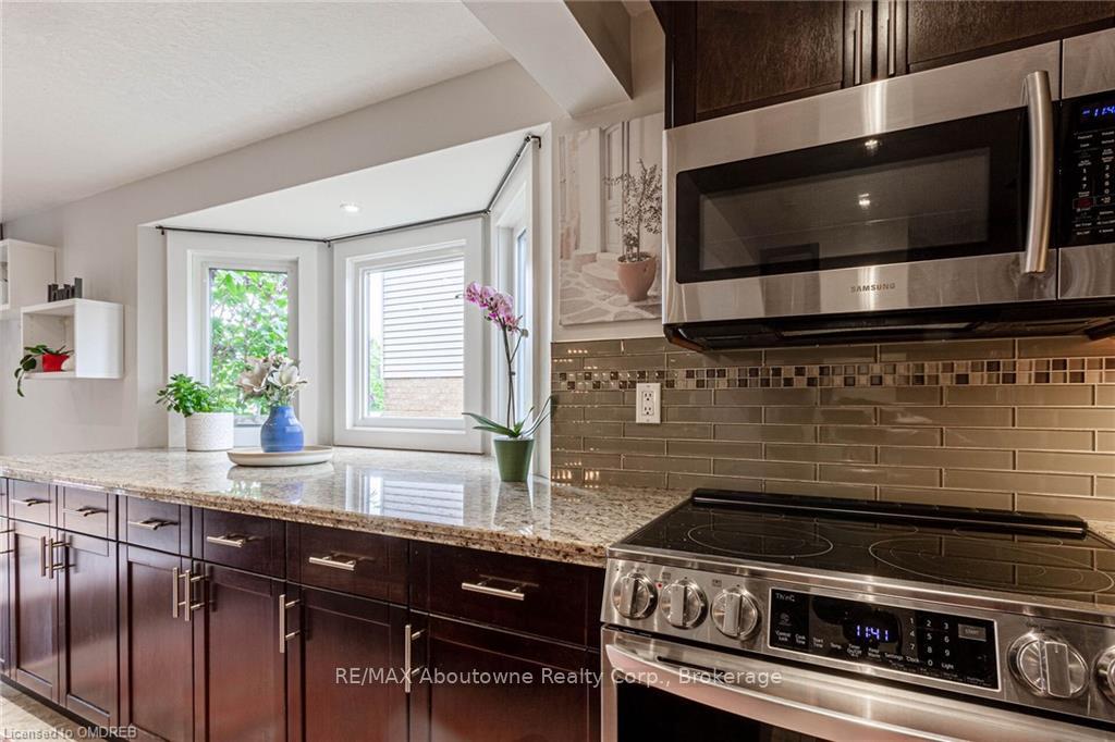 Photo 7 of 96 Montana Crescent, Kitchener, Forest Heights — HOMEH