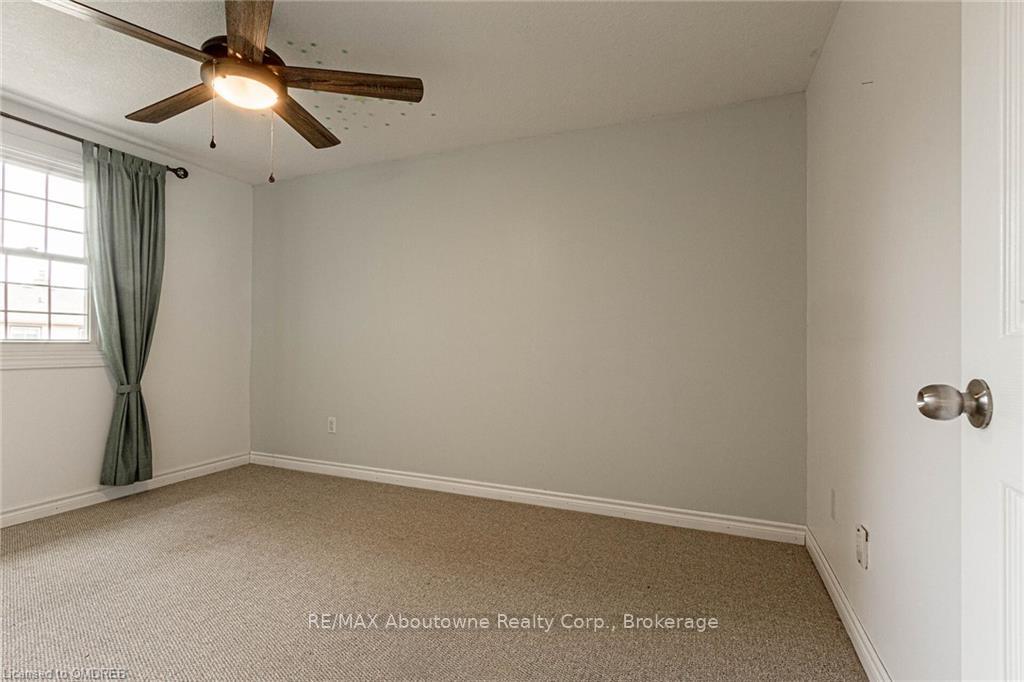 Photo 12 of 96 Montana Crescent, Kitchener, Forest Heights — HOMEH
