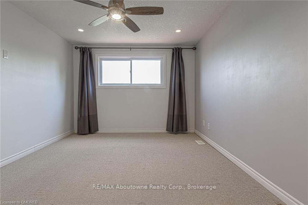 Photo 13 of 96 Montana Crescent, Kitchener, Forest Heights — HOMEH