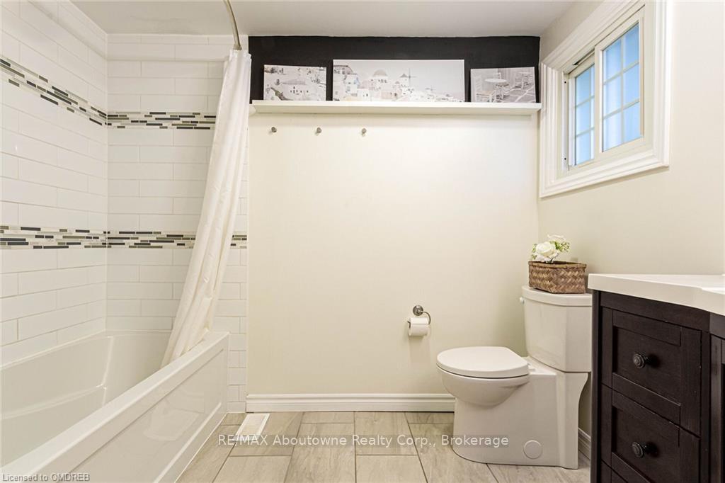 Photo 15 of 96 Montana Crescent, Kitchener, Forest Heights — HOMEH