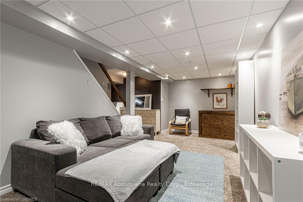 Photo 23 of 96 Montana Crescent, Kitchener, Forest Heights — HOMEH