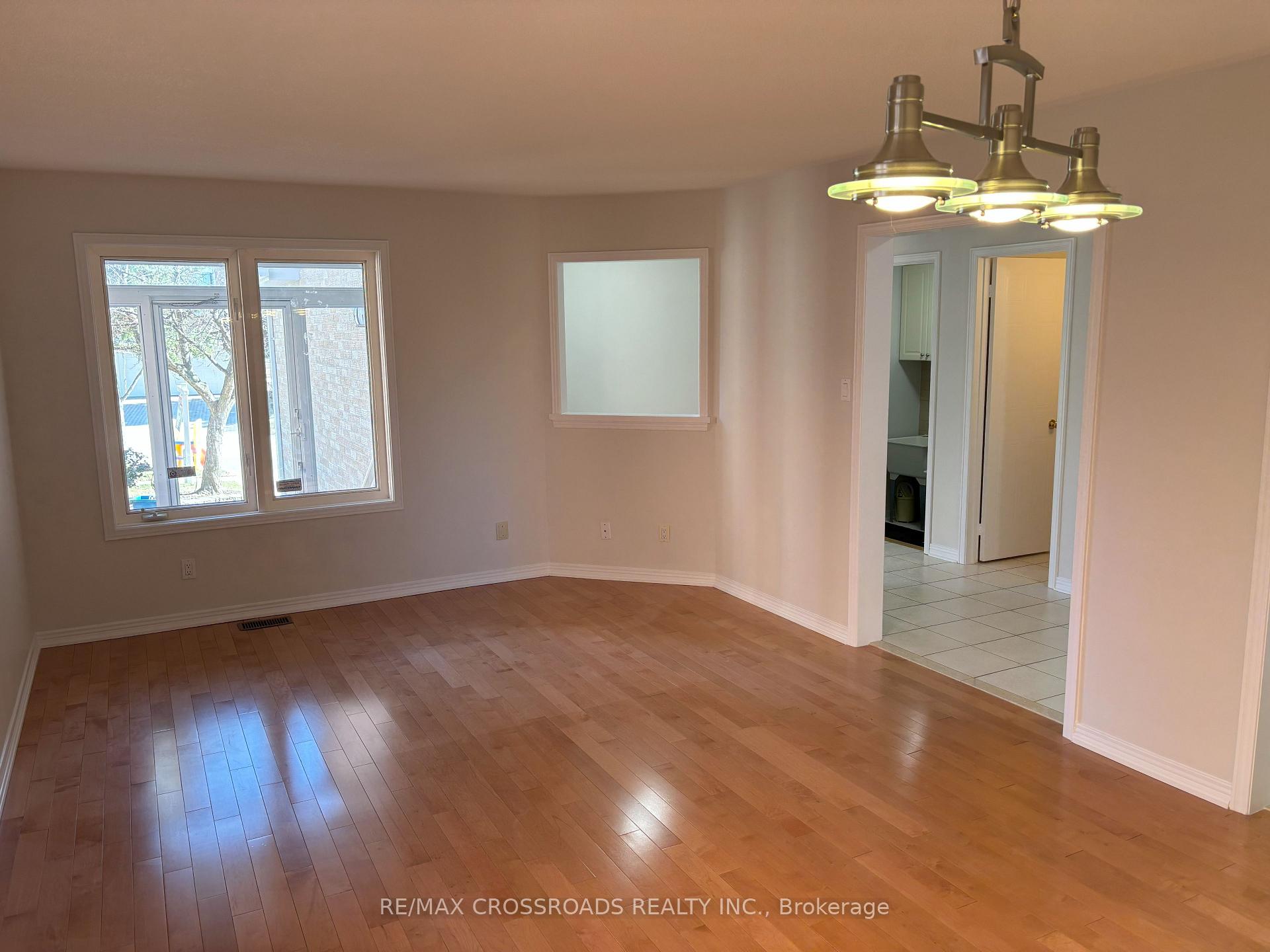 Photo 9 of 110 Halterwood Circle, Markham, Markville — HOMEH