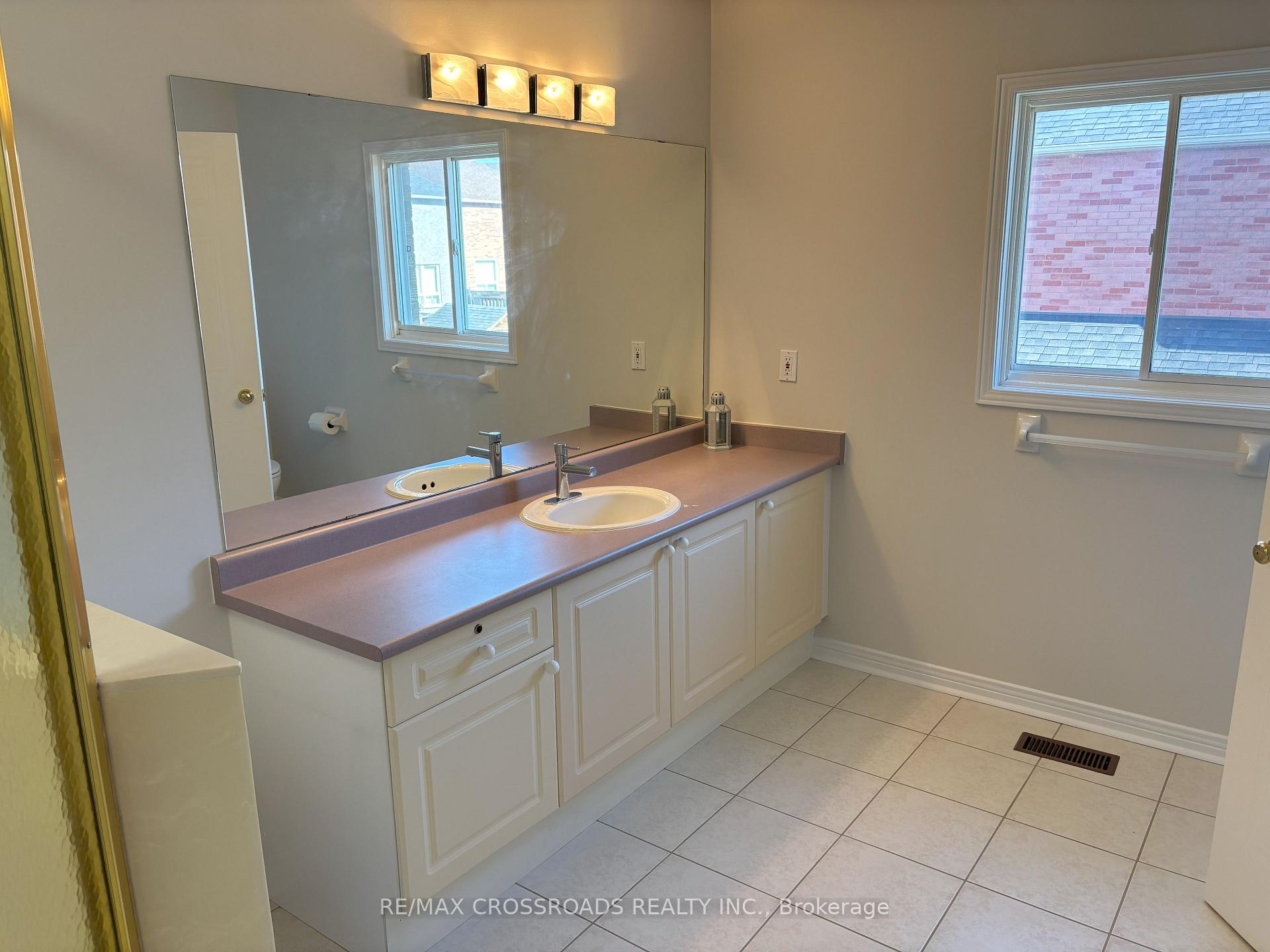Photo 19 of 110 Halterwood Circle, Markham, Markville — HOMEH