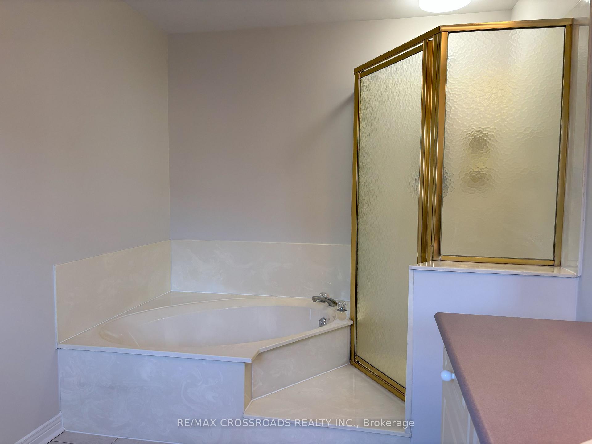 Photo 20 of 110 Halterwood Circle, Markham, Markville — HOMEH