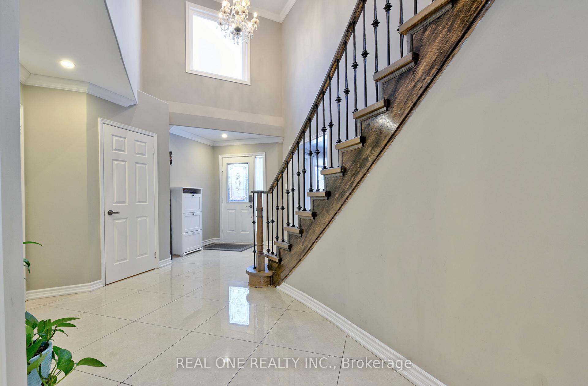 Photo 4 of 90 Morrison Crescent, Markham, Buttonville — HOMEH