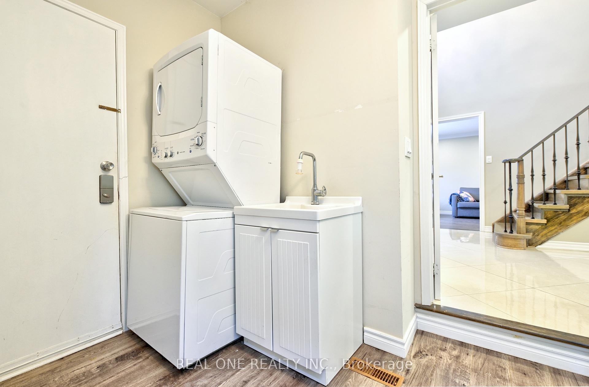 Photo 5 of 90 Morrison Crescent, Markham, Buttonville — HOMEH