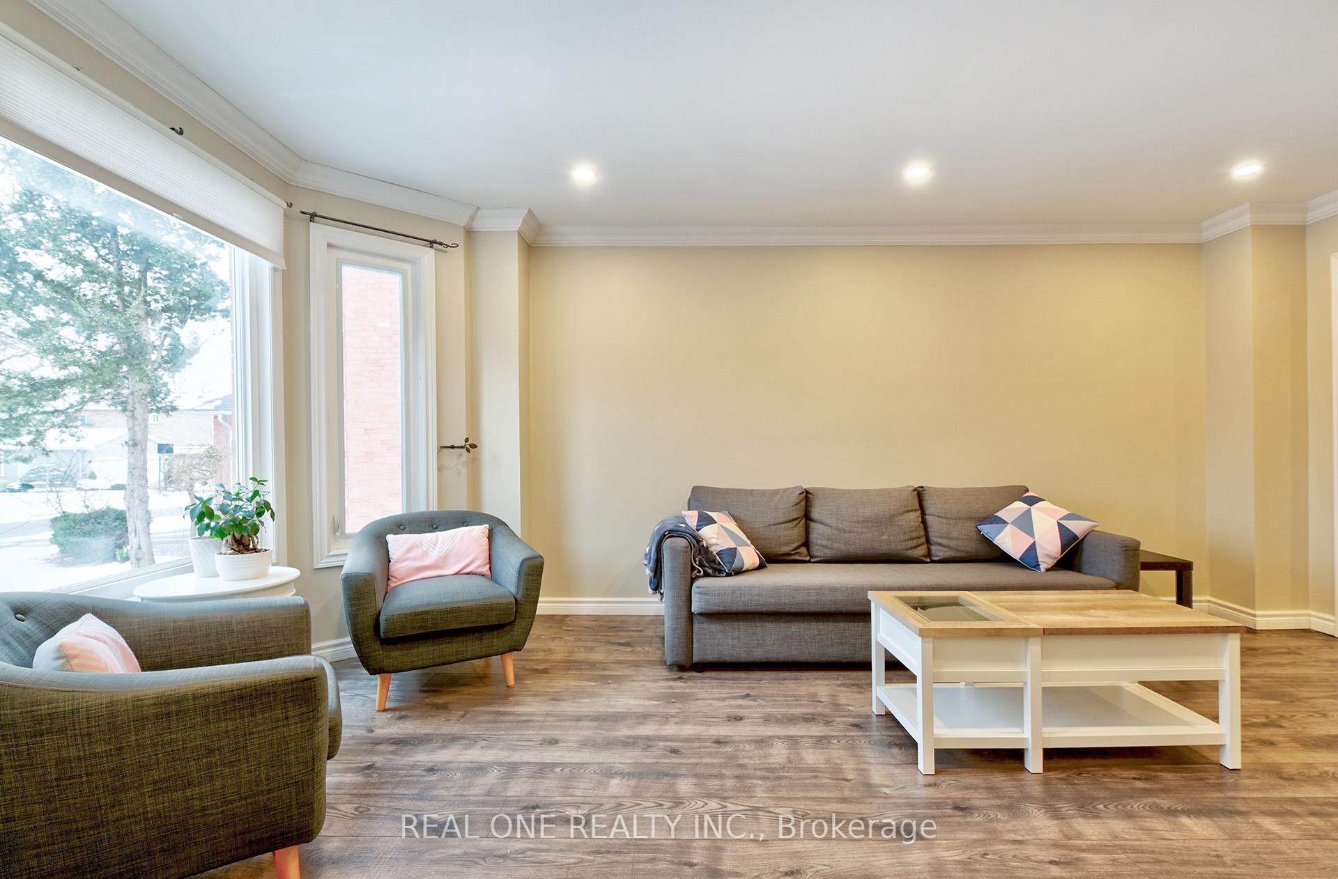 Photo 7 of 90 Morrison Crescent, Markham, Buttonville — HOMEH