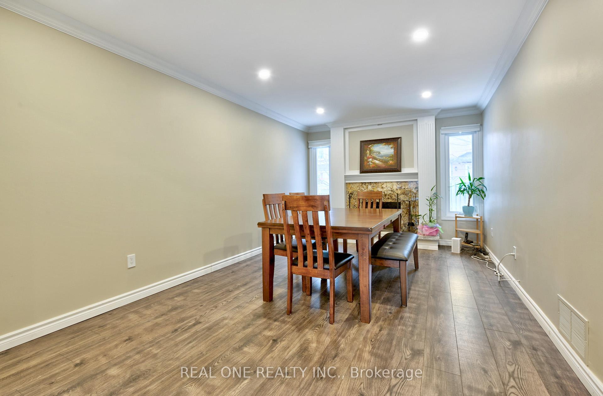 Photo 10 of 90 Morrison Crescent, Markham, Buttonville — HOMEH