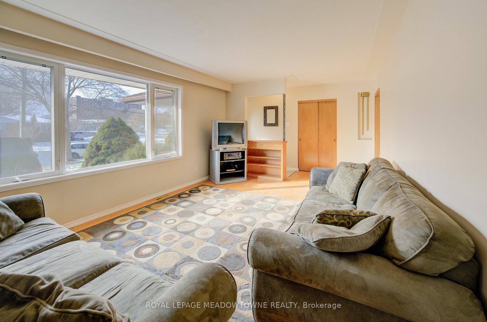Photo 5 of 336 Vanier Drive, Kitchener — HOMEH