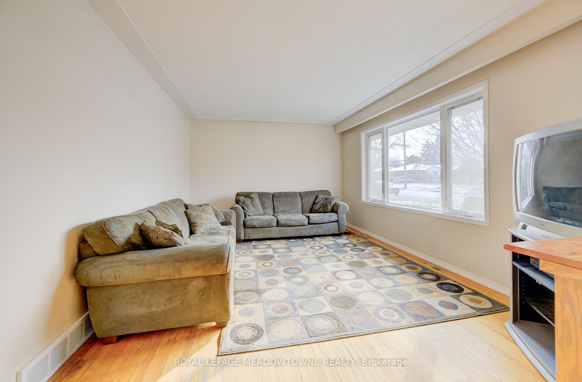 Photo 7 of 336 Vanier Drive, Kitchener — HOMEH