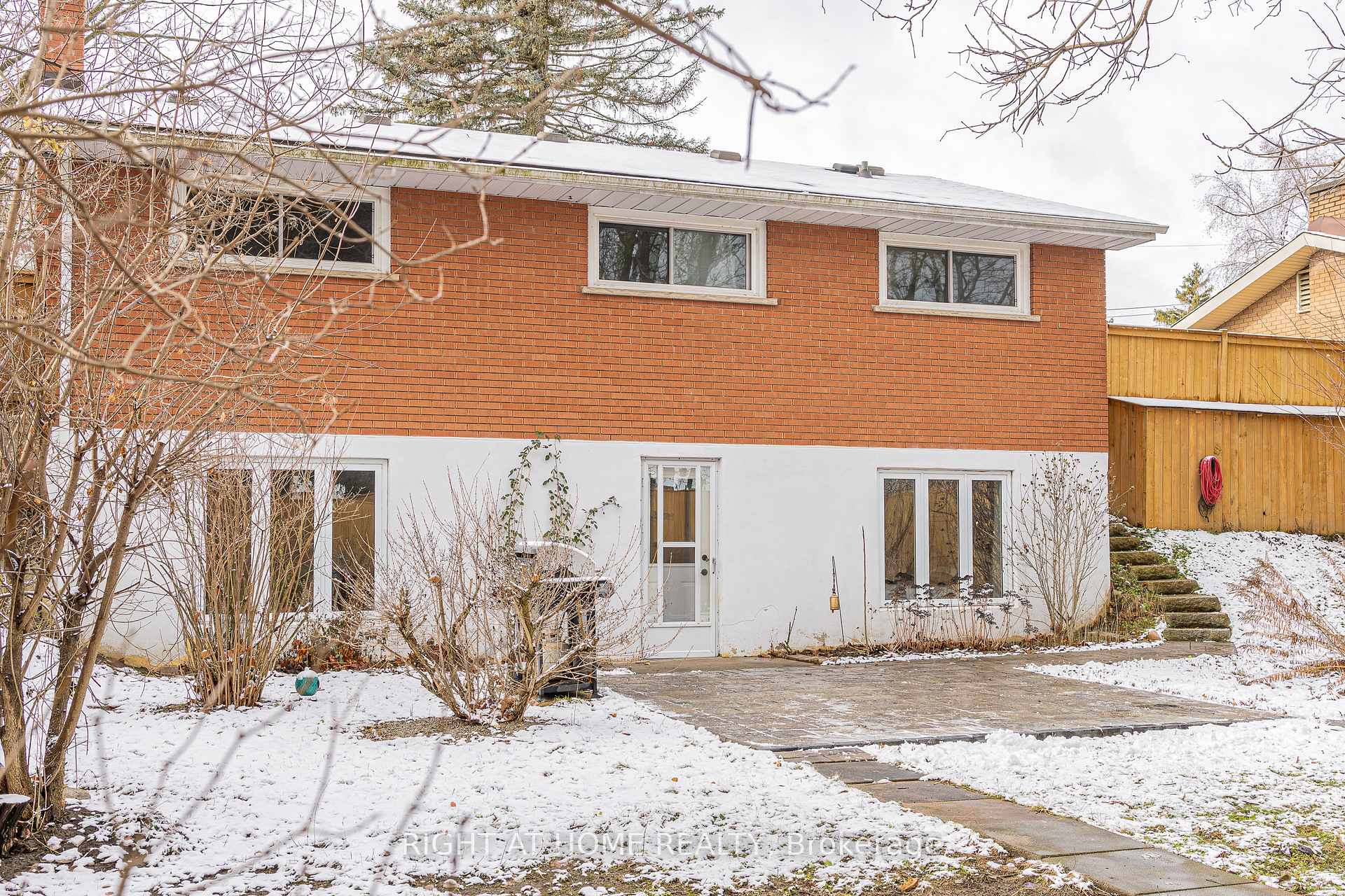Photo 5 of 46 Meadow Crescent, Kitchener — HOMEH