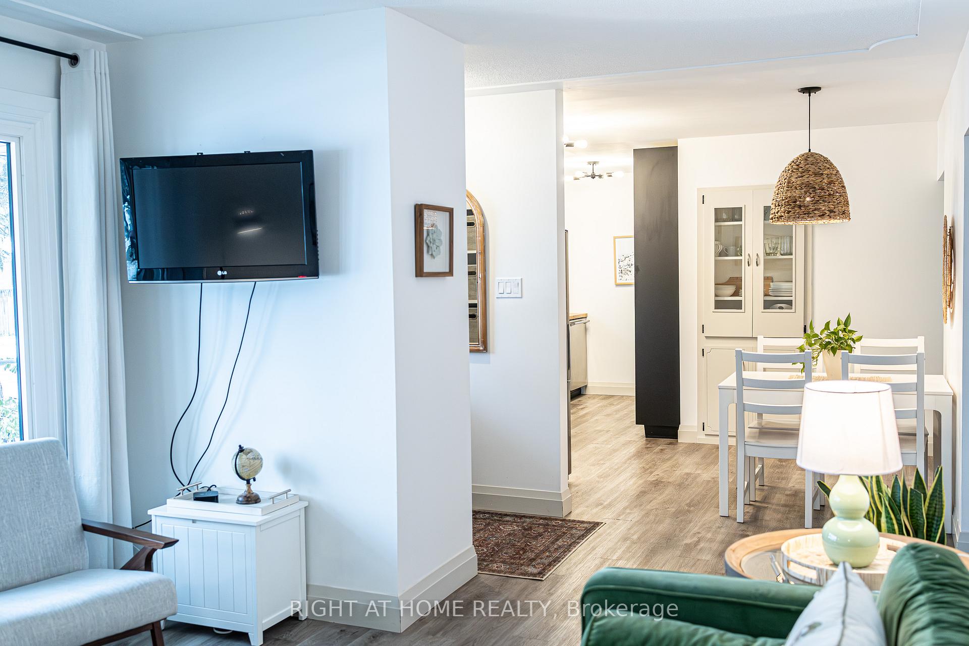 Photo 9 of 46 Meadow Crescent, Kitchener — HOMEH